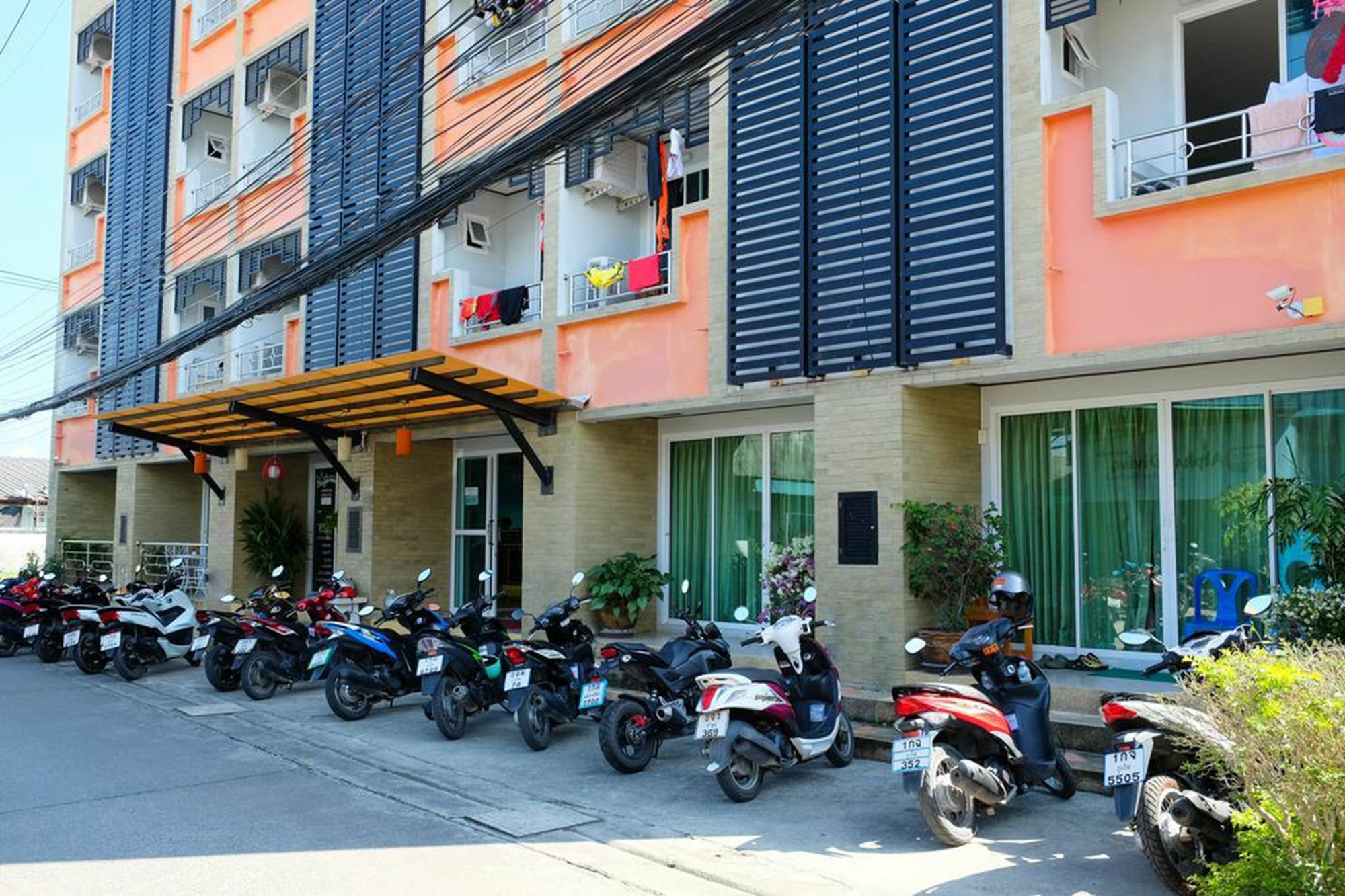 Raya Rawai Place Экстерьер фото